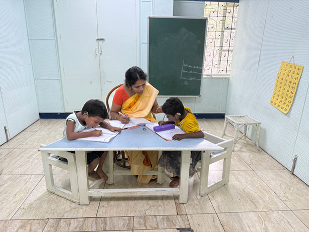 Teacher supporting speech and language development through DHVANI methodology